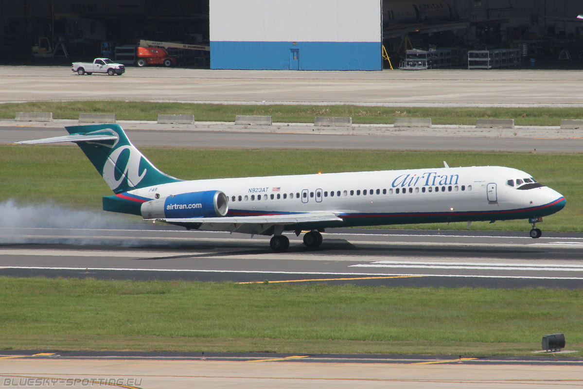 N923AT